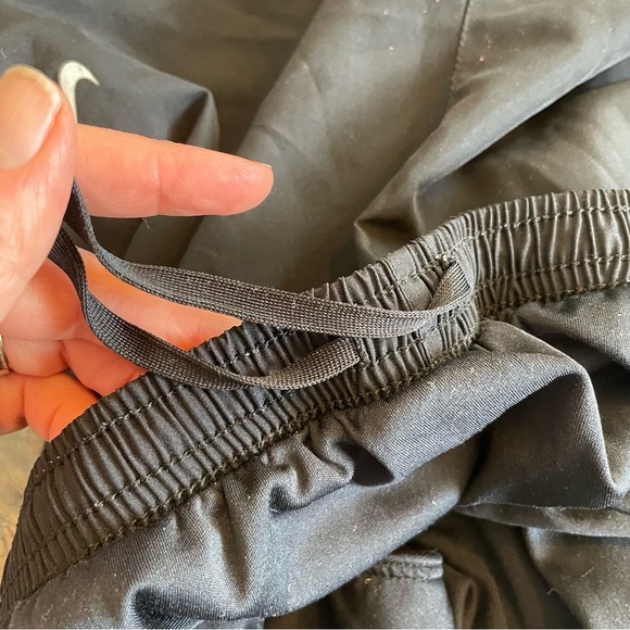 NIKE Girl’s Black Running Shorts Inner Liner Size XL - Picture 9 of 9